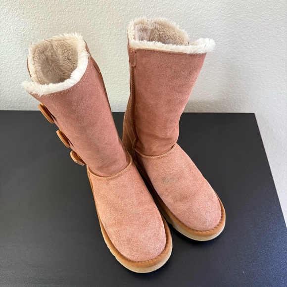 UGG Australia Brown Bailey Button Triplet II Suede Boots Women’s Size 6 - Picture 2 of 7